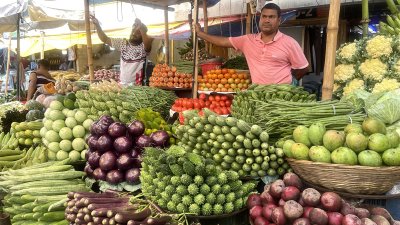  দাম কমলেও সবজি এখন সবার নাগালের মধ্যে— এমনটা বলা যাচ্ছে না