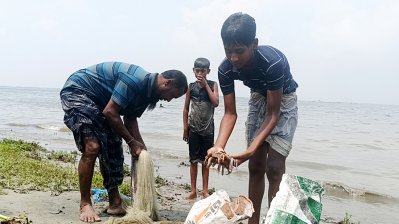 বিষয়টি নিয়ে দুশ্চিন্তা বিরাজ করছে জেলে পরিবারে