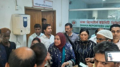 দুই পক্ষের মধ্যে হাতাহাতির অভিযোগ পাওয়া গেছে