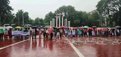 ২৫ ক্যাডারের কর্মকর্তাদের মানববন্ধন কর্মসূচি পালন