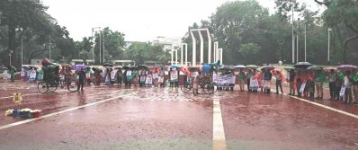 ২৫ ক্যাডারের কর্মকর্তাদের মানববন্ধন কর্মসূচি পালন