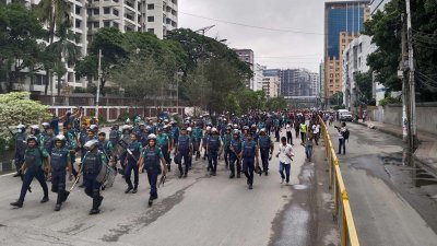 অ্যাকশনে পুলিশ