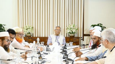 রাজনৈতিক দলের নেতাদের সঙ্গে বৈঠকে প্রধান উপদেষ্টা