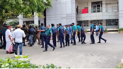 পরিস্থিতি নিয়ন্ত্রণ করে আইনশৃঙ্খলা বাহিনী