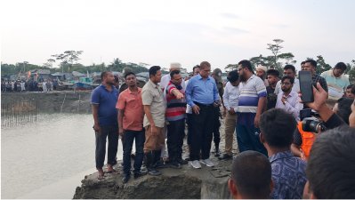ভোলায় ঘরবাড়ির ব্যাপক ক্ষতি, ভেসে গেছে গরু-ছাগল ও পুকুরের মাছ