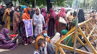 সুস্পষ্ট ঘোষণা না পাওয়া পর্যন্ত আন্দোলনকারীরা যমুনার সামনে থেকে সরবেন না