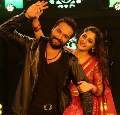 আদর আজাদ ও পূজা চেরী
