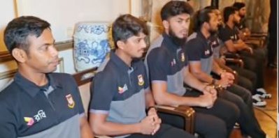 অনুষ্ঠানে উপস্থিত মেহেদী হাসান, রিশাদ হোসেনরা। 