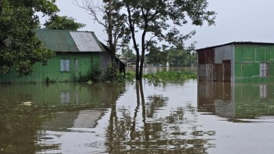 ভারতের পাহাড়ি ঢলে ও টানা বৃষ্টিতে সীমান্তবর্তী ১০ গ্রাম প্লাবিত