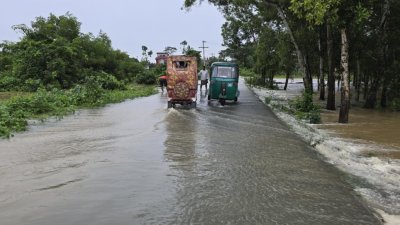 ভারতের পাহাড়ি ঢলে ও টানা বৃষ্টিতে সীমান্তবর্তী ১০ গ্রাম প্লাবিত