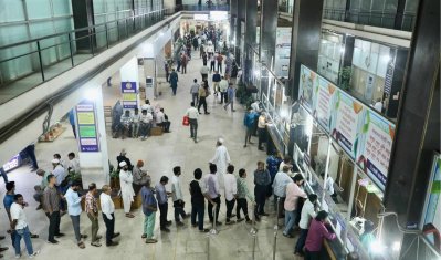 ঈদের আগে গ্রাহকদের টাকা তোলার ভিড়