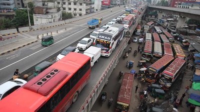 সায়েদাবাদ এলাকায় যানজট (ছবি: নাসিরুল ইসলাম)