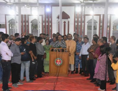 সংবাদ সম্মেলনে কথা বলছেন ডিএসসিসি প্রশাসক