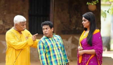‘জামাই বেশি বুঝে’ টেলিছবির একটি দৃশ্য
