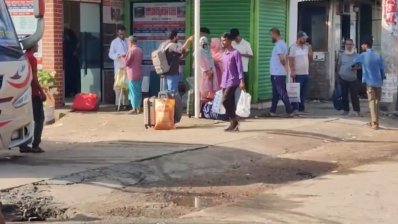 গ্রামের বাড়িতে ঈদ করে ঢাকায় ফিরছেন তারা