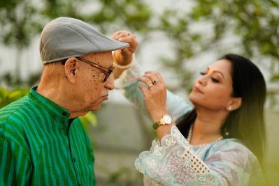 গানের দৃশ্যে আবুল হায়াত ও রিচি সোলায়মান