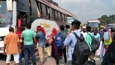 উত্তরাঞ্চল থেকে কর্মস্থলে ফিরছে মানুষ, মহাসড়কে ১০ কিলোমিটার যানজট