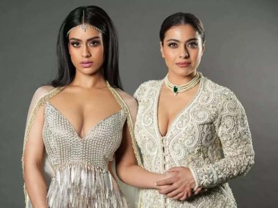 মেয়ে নিসার সঙ্গে কাজল