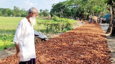 ত্রিশালের ঝিলকি প্রাইমারি স্কুল মোড় থেকে আহমেদাবাদ বাজার পর্যন্ত প্রায় এক কিলোমিটার সড়কের পাকাকরণ কাজের বরাদ্দ এক কোটি ৩৩ লাখ ৪৭ হাজার টাকা