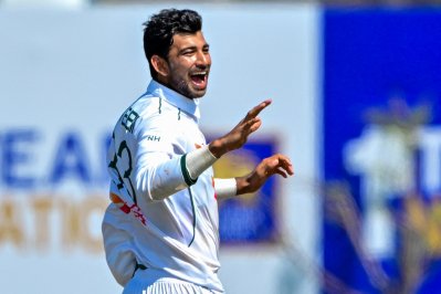 ৫ উইকেট নিয়েছেন নাঈম।