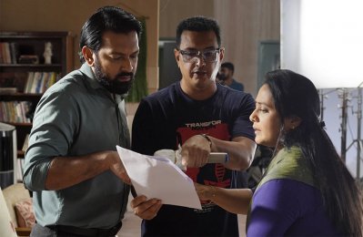 নির্মাতা সাগর জাহানের সঙ্গে তাহসান ও অপি