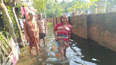 উপায় না থাকায় মানুষ দূষিত পানিই দৈনন্দিন কাজে, এমনকি পান করার জন্যও ব্যবহার করতে বাধ্য হচ্ছে