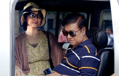 ‘চরণ ছঁয়ে যাই’ নাটকের একটি দৃশ্য