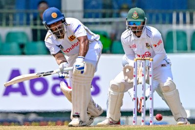 উদারাকে ফিরিয়েছেন তাইজুল।