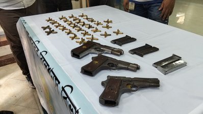 তাদের কাছ থেকে উদ্ধার করা অস্ত্র ও গুলি