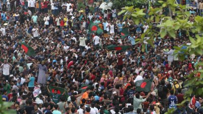 মিছিলটি শাহবাগে গিয়ে সড়ক অবরোধ করে (ছবি: সাজ্জাদ হোসেন)