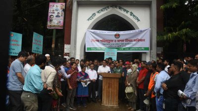 এডিস মশার প্রজনন স্থল ধ্বংসে এবং জনসচেতনতা বৃদ্ধিতে এই বিশেষ পরিচ্ছন্নতা ও মশক নিধন অভিযান শুরু