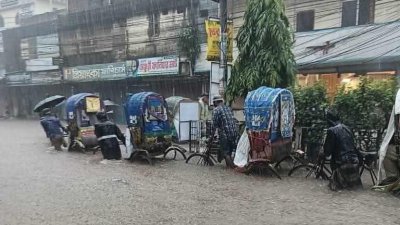 ফেনীতে রেকর্ড বৃষ্টি, ডুবে গেছে শহর