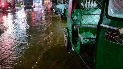 পানি বেড়ে যাওয়ায় ফেনীর ফুলগাজী বাজার প্লাবিত