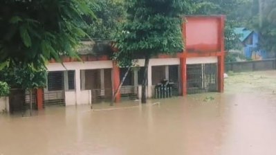 আশ্রয়কেন্দ্রে দুর্ভোগে ফেনীর বন্যাদুর্গতরা