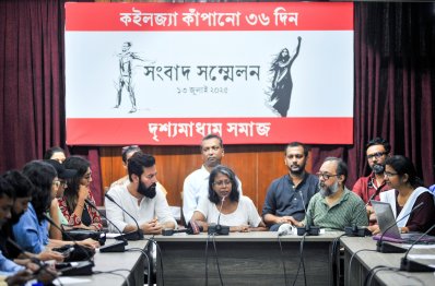 বক্তব্য রাখছিলেন কৃষ্ণকলি