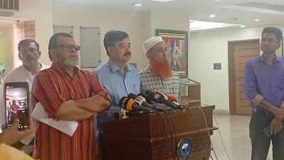ব্রিফ করেন শাহাদাৎ হোসেন সেলিম