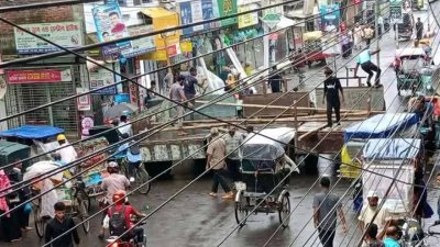 বরগুনা শহরের প্রধান সড়ক বন্ধ করে এনসিপির সমাবেশ