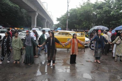 শাহবাগ ব্লকেড কর্মসূচিতে নারীরা