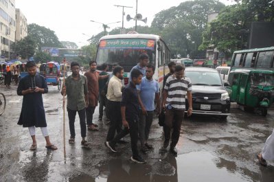 শাহবাগ অবরোধ করে রাখে বৈষম্যবিরোধী ছাত্র আন্দোলনের নেতারা