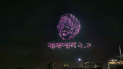 হাতিরঝিলে বেসরকারি বিশ্ববিদ্যালয় প্রতিরোধ দিবস উপলক্ষে ড্রোন শো। ছবি: সাজ্জাদ হোসেন