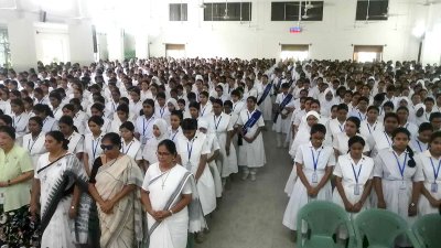 স্মরণসভায় অংশগ্রহণকারী শিক্ষক-শিক্ষার্থীরা (ছবি: নাসিরুল ইসলাম)