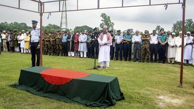 আমি সেই হতভাগ্য, সন্তানের লাশ কাঁধে নিয়েছি: নিহত পাইলটের বাবা