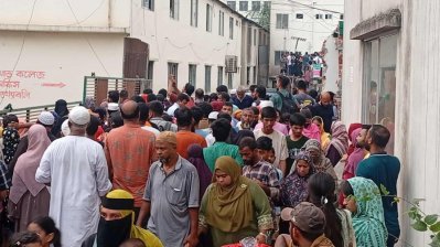 মাইলস্টোন স্কুল অ্যান্ড কলেজে কমছে না মানুষের ভিড়