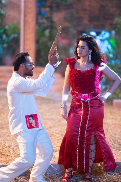 আরেক দৃশ্যে জীবন ও বুবলী