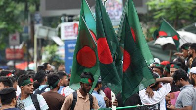আন্দোলনকারীরা বলছেন, তাদের জুলাই সনদ দিতেই হবে (ছবি: নাসিরুল ইসলাম)