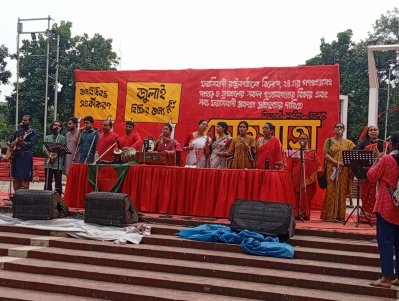 চলছে দ্রোহের গান ও বিপ্লবী কবিতা