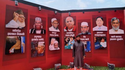 টিএসসিতে স্বাধীনতাবিরোধীদের ছবি সংবলিত পোস্টার। ছবি: নাসিরুল ইসলাম