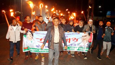 জিয়া সিকদারের নেতৃত্বে দলীয় নেতাকর্মীদের নিয়ে মিছিল