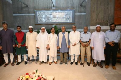 বিভিন্ন রাজনৈতিক দলের নেতাদের সঙ্গে প্রধান উপদেষ্টা