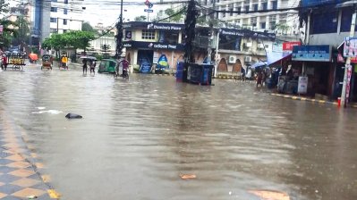 টানা বৃষ্টিতে চট্টগ্রাম নগরীতে জলাবদ্ধতা, ভেঙেছে কালভার্ট